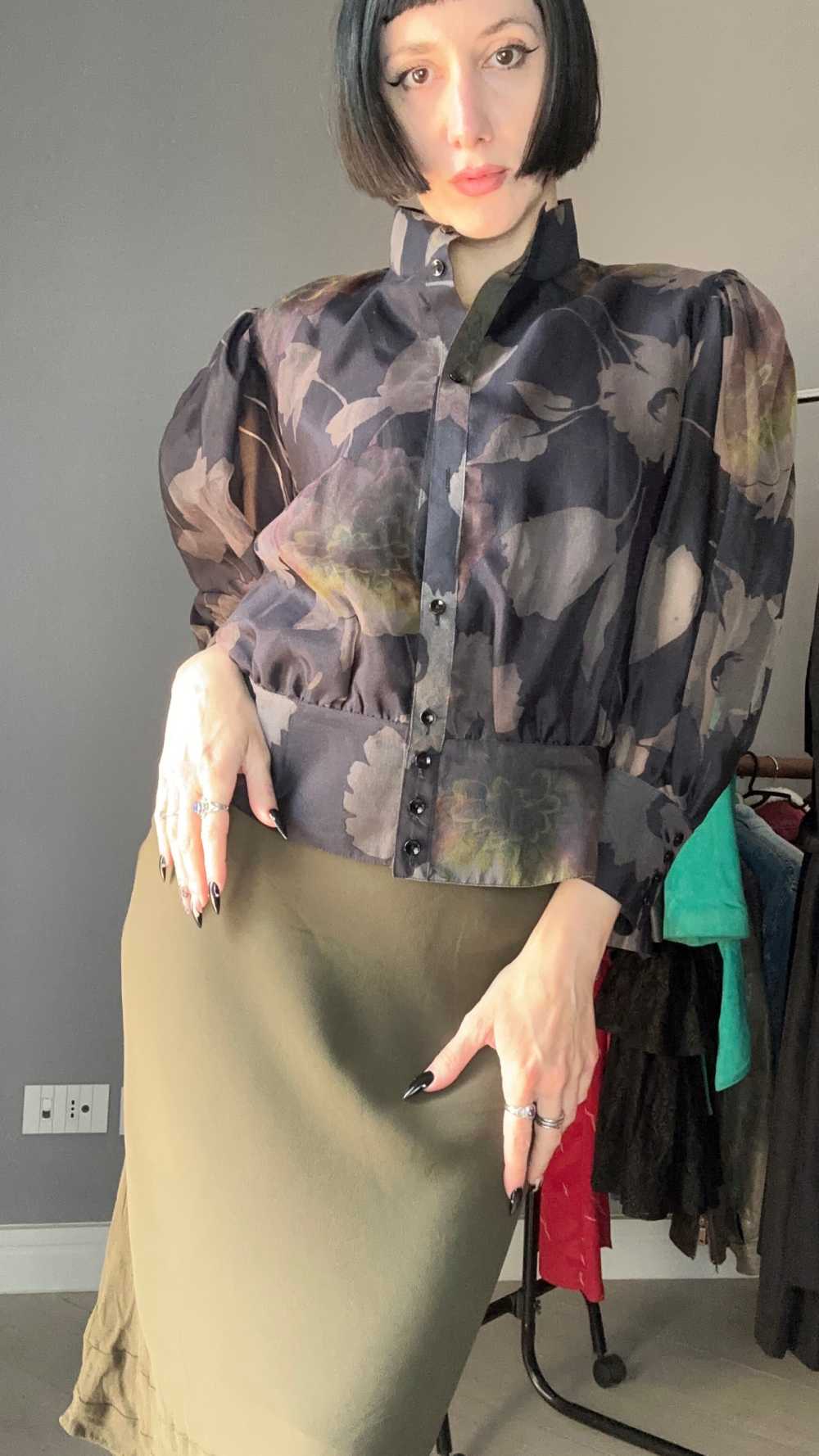 Camicia dark flowers