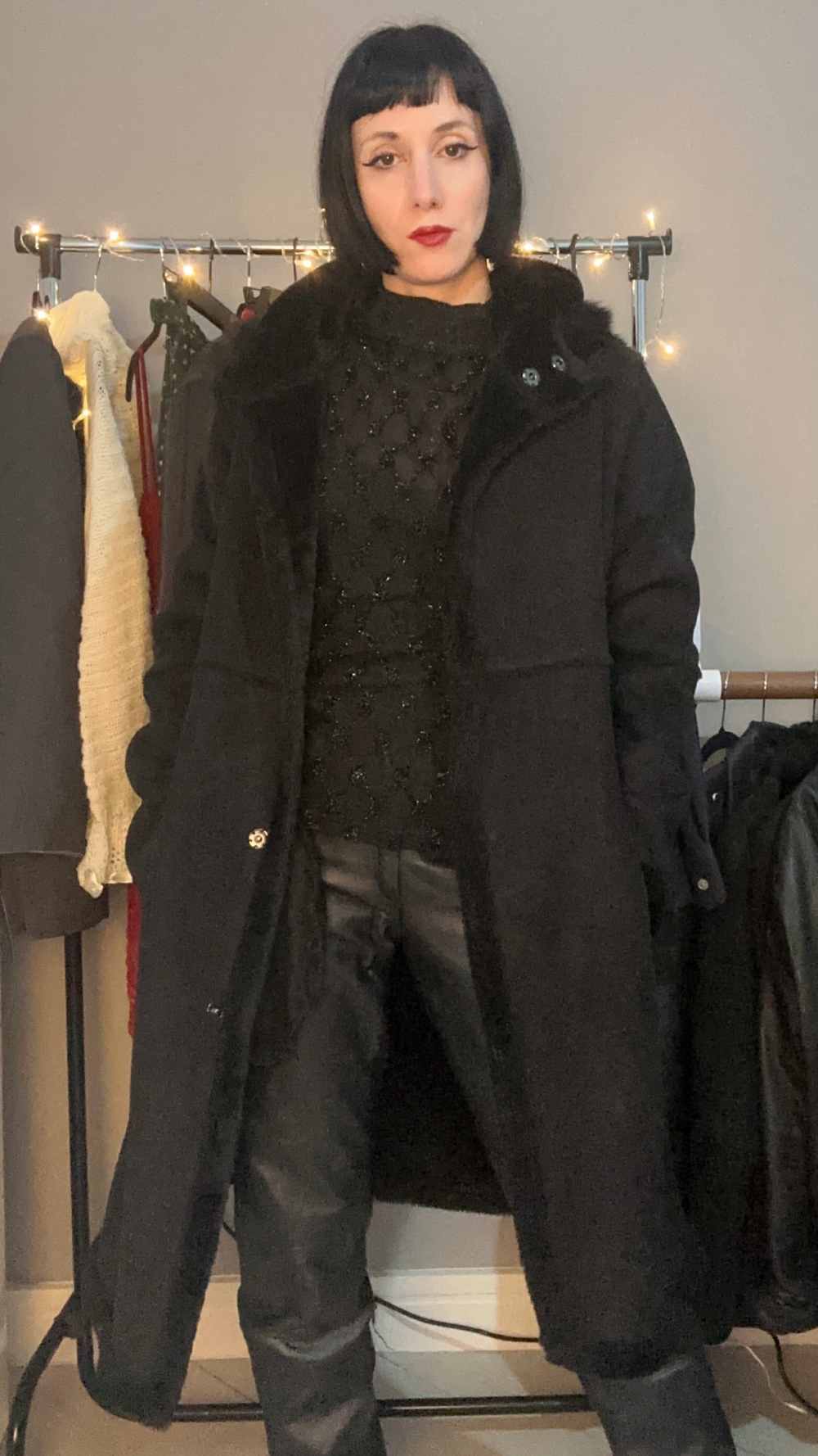 Cappotto simil montone con cappuccio