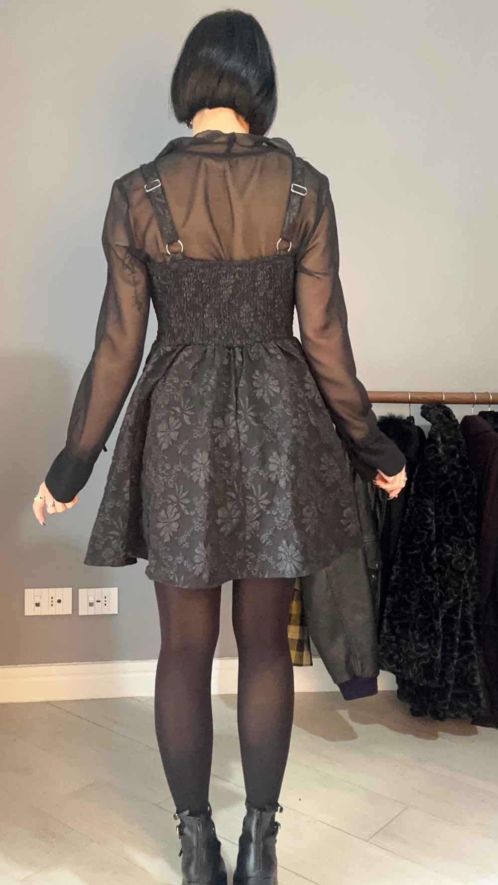 Abito nero con corpetto