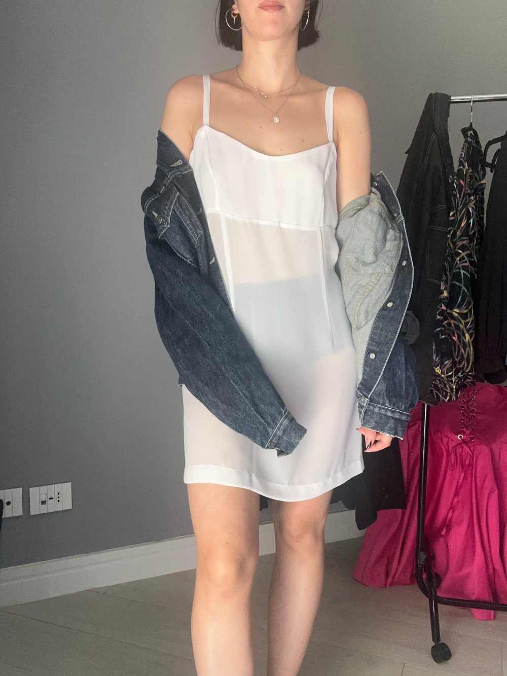 Abito bianco trasparente