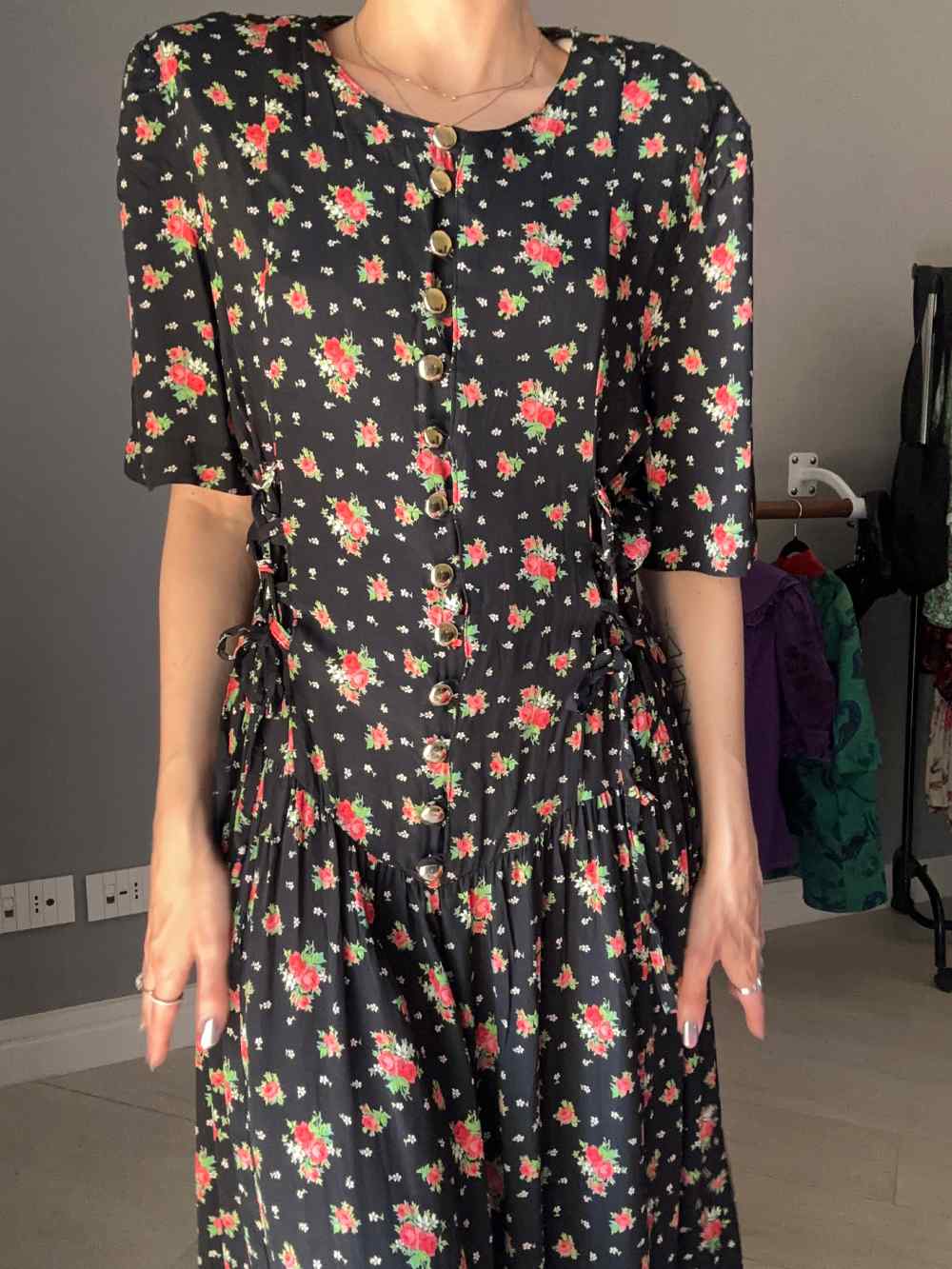 Abito nero floreale