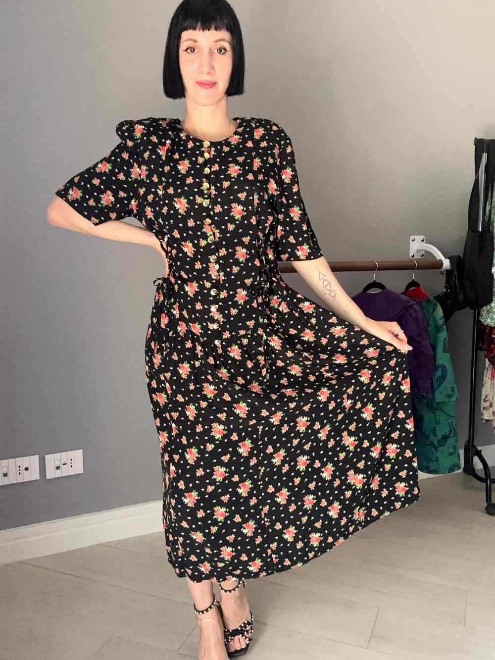 Abito nero floreale