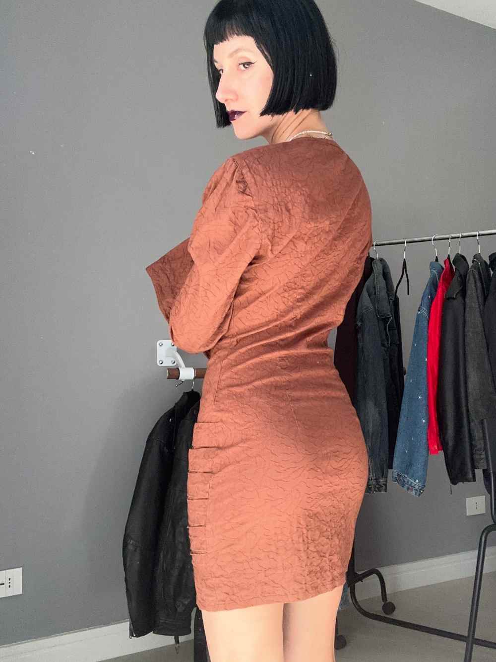 Abito marrone con gilet