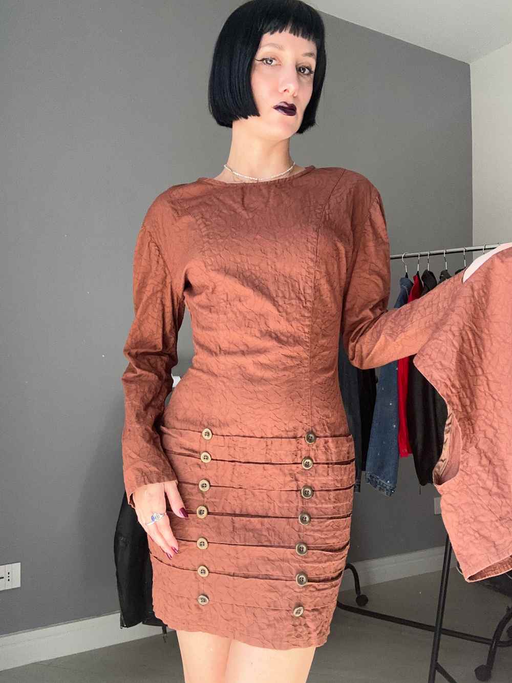 Abito marrone con gilet