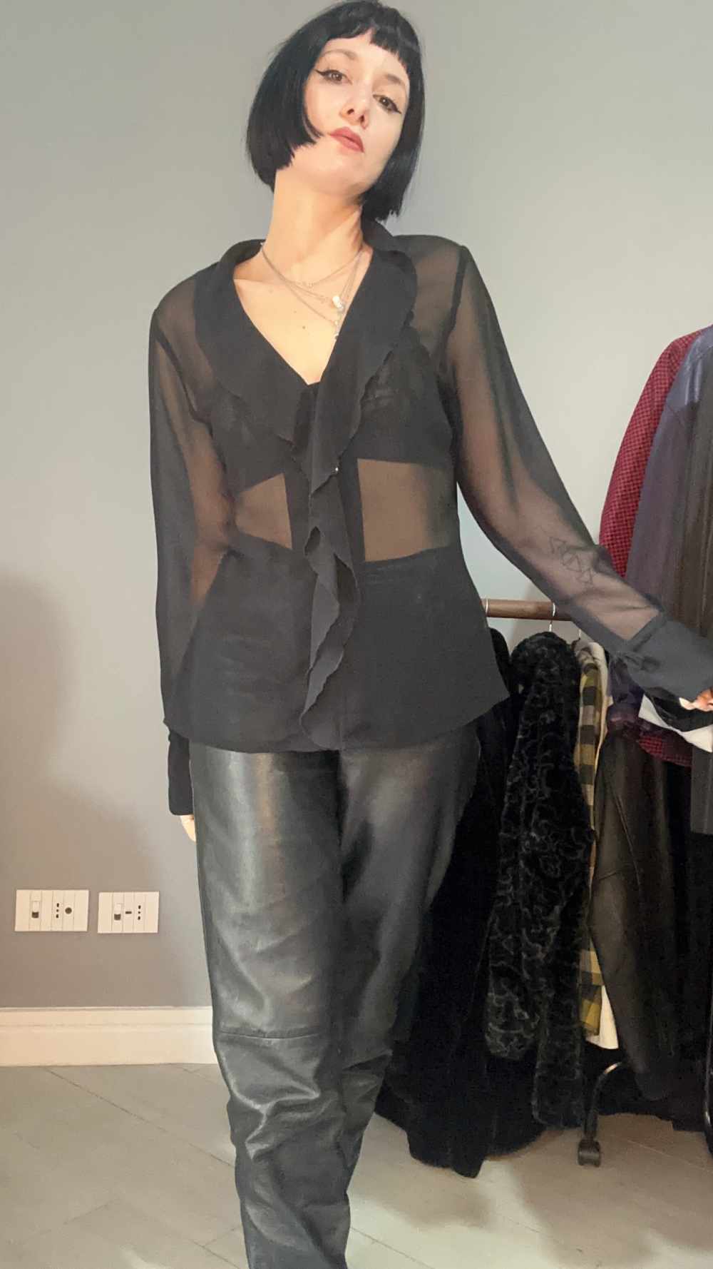 Camicia nera trasparente