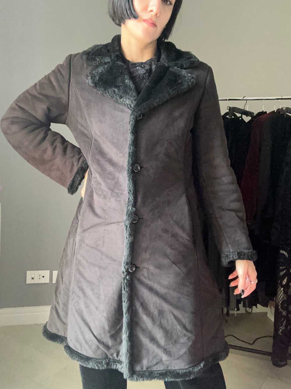 Cappotto con pelliccia sintetica