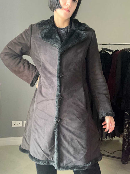 Cappotto con pelliccia sintetica