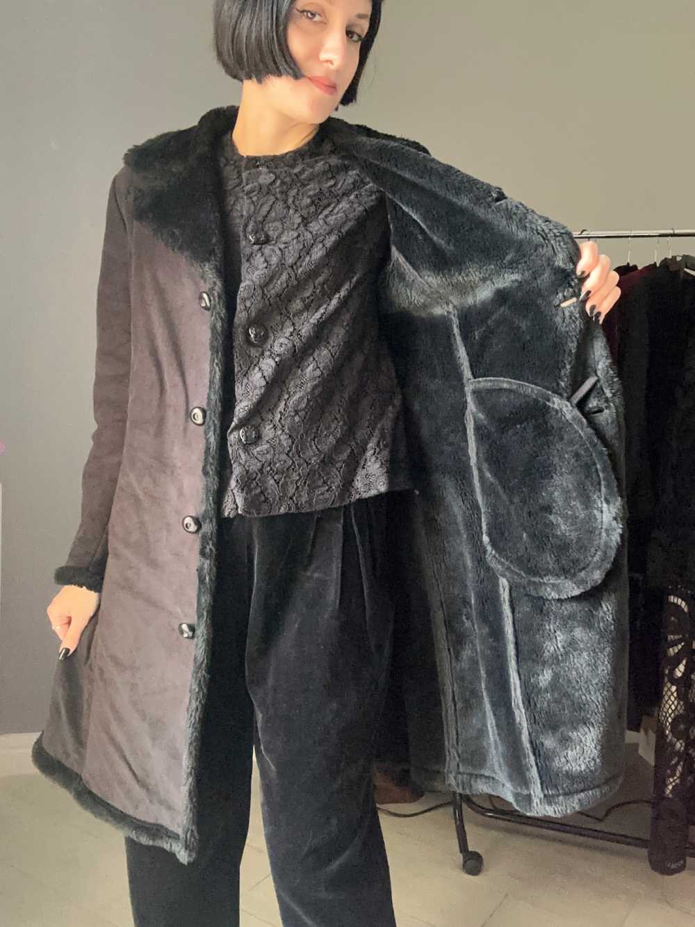 Cappotto con pelliccia sintetica