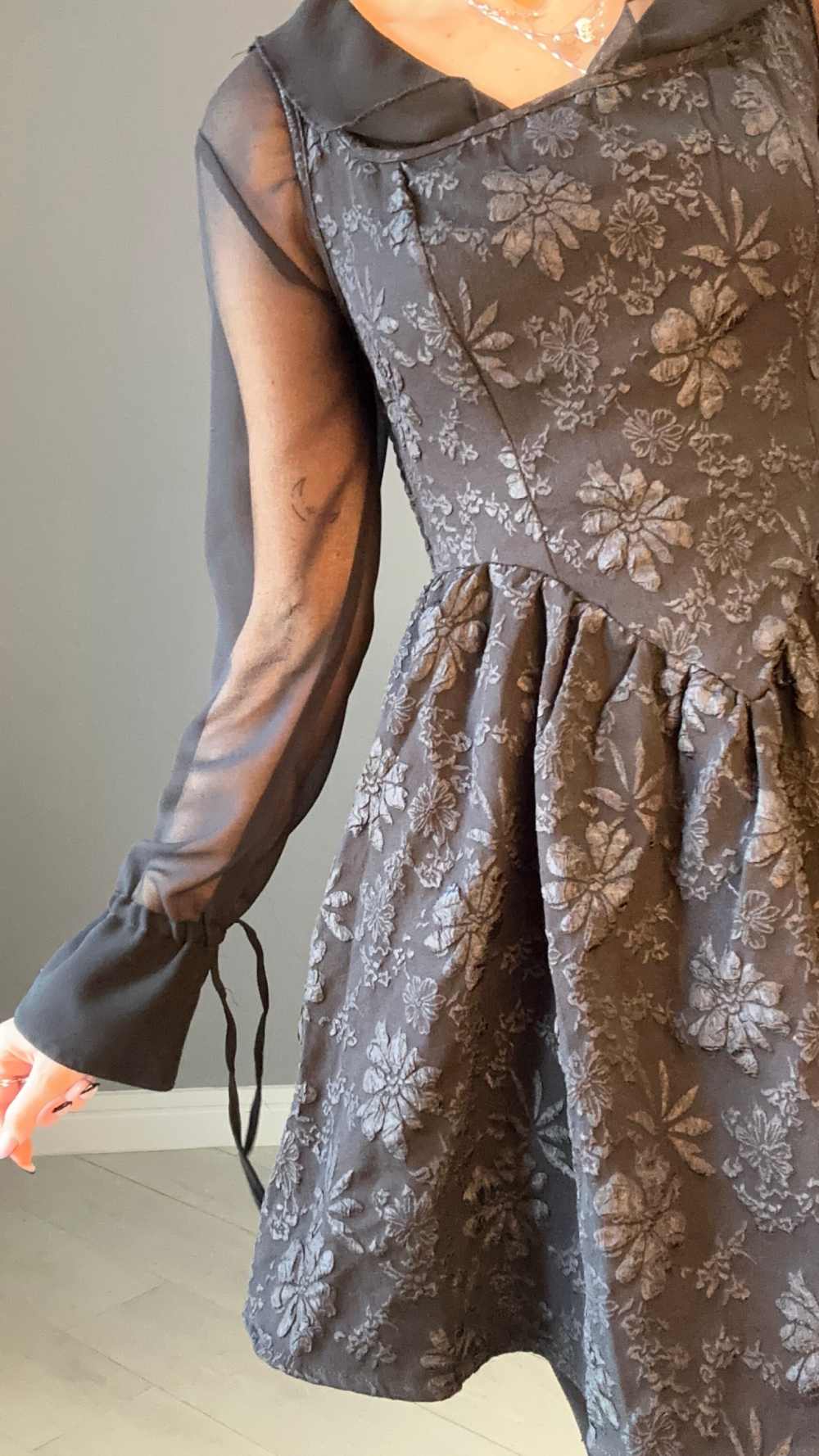 Abito nero con corpetto