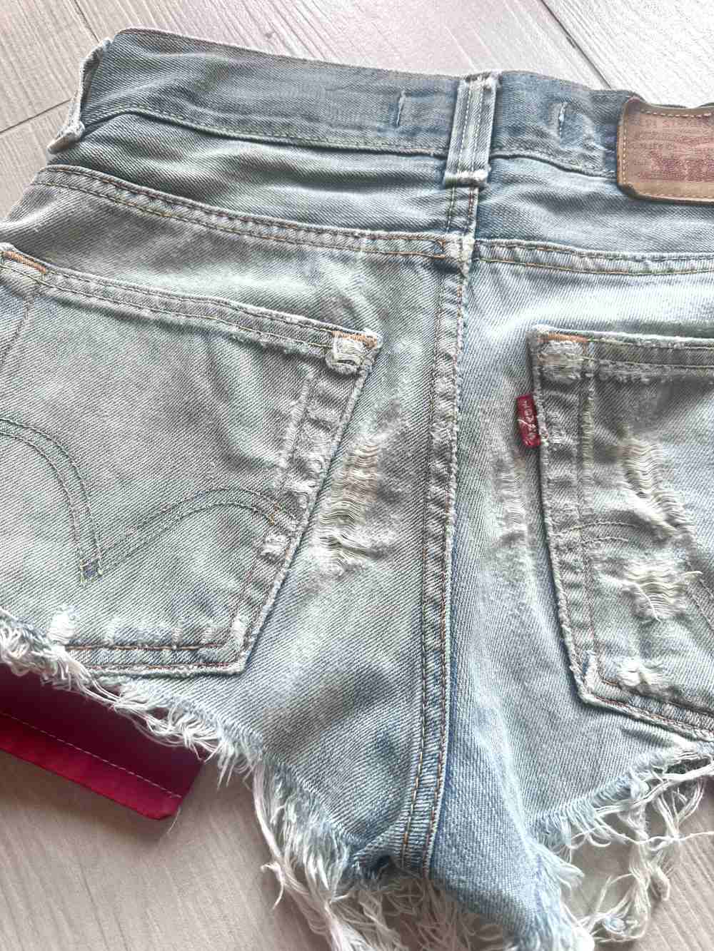 Shorts Levi’s con tasche rosse