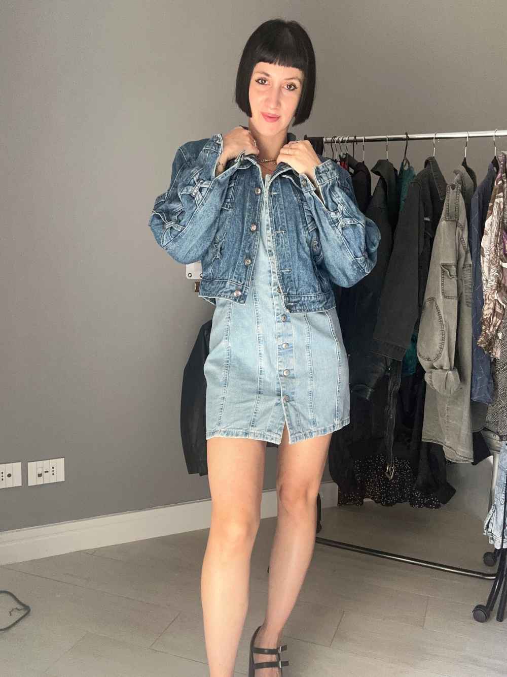 Giubbotto di jeans con fiocchetti