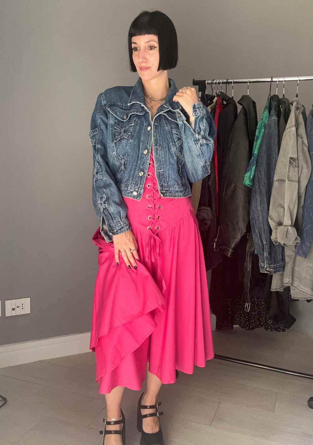 Giubbotto di jeans con fiocchetti