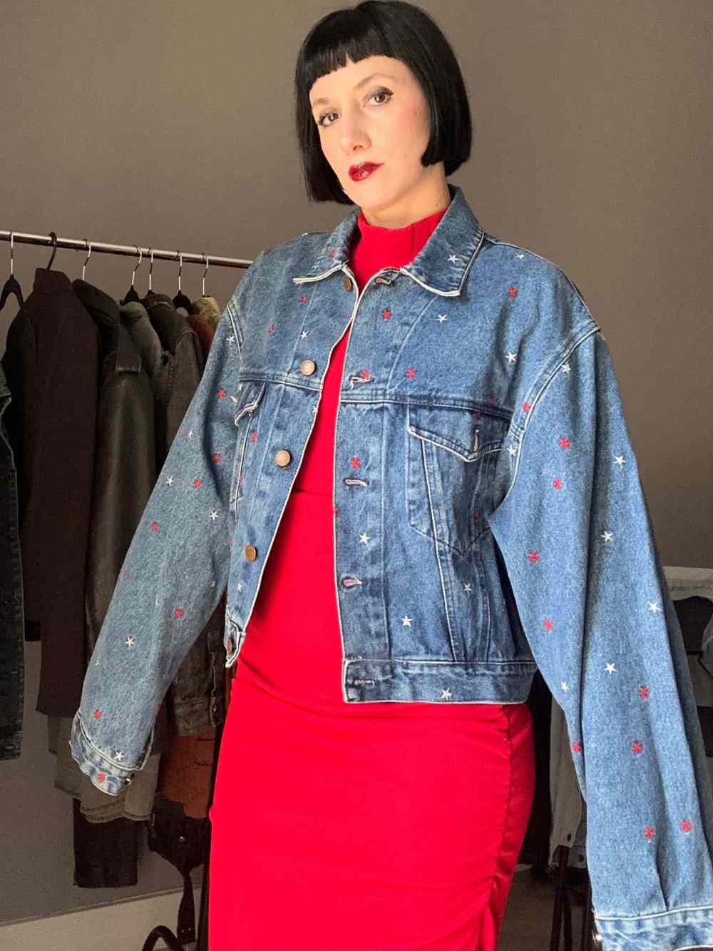 Giubbotto di jeans con stelle