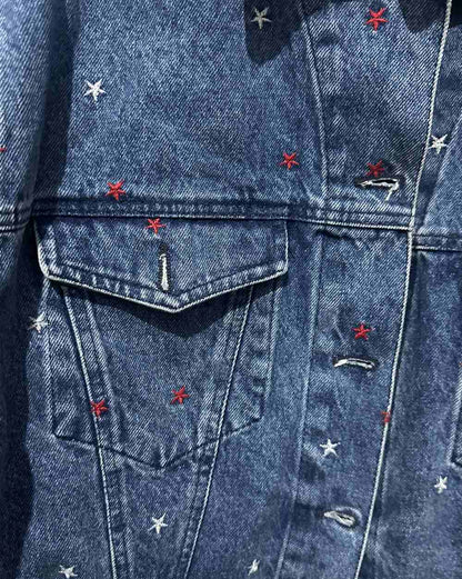 Giubbotto di jeans con stelle