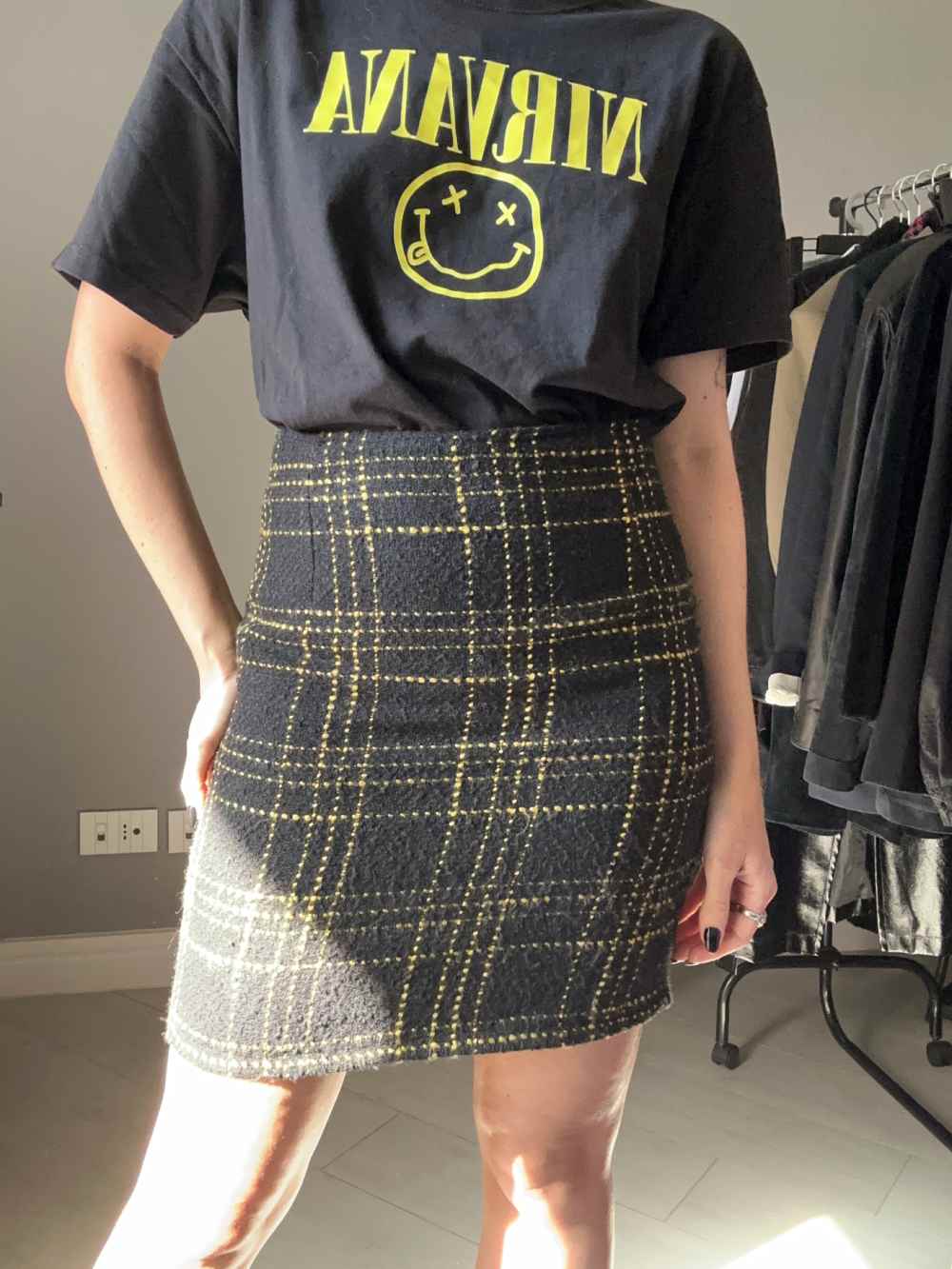 Gonna tweed nera con quadri gialli