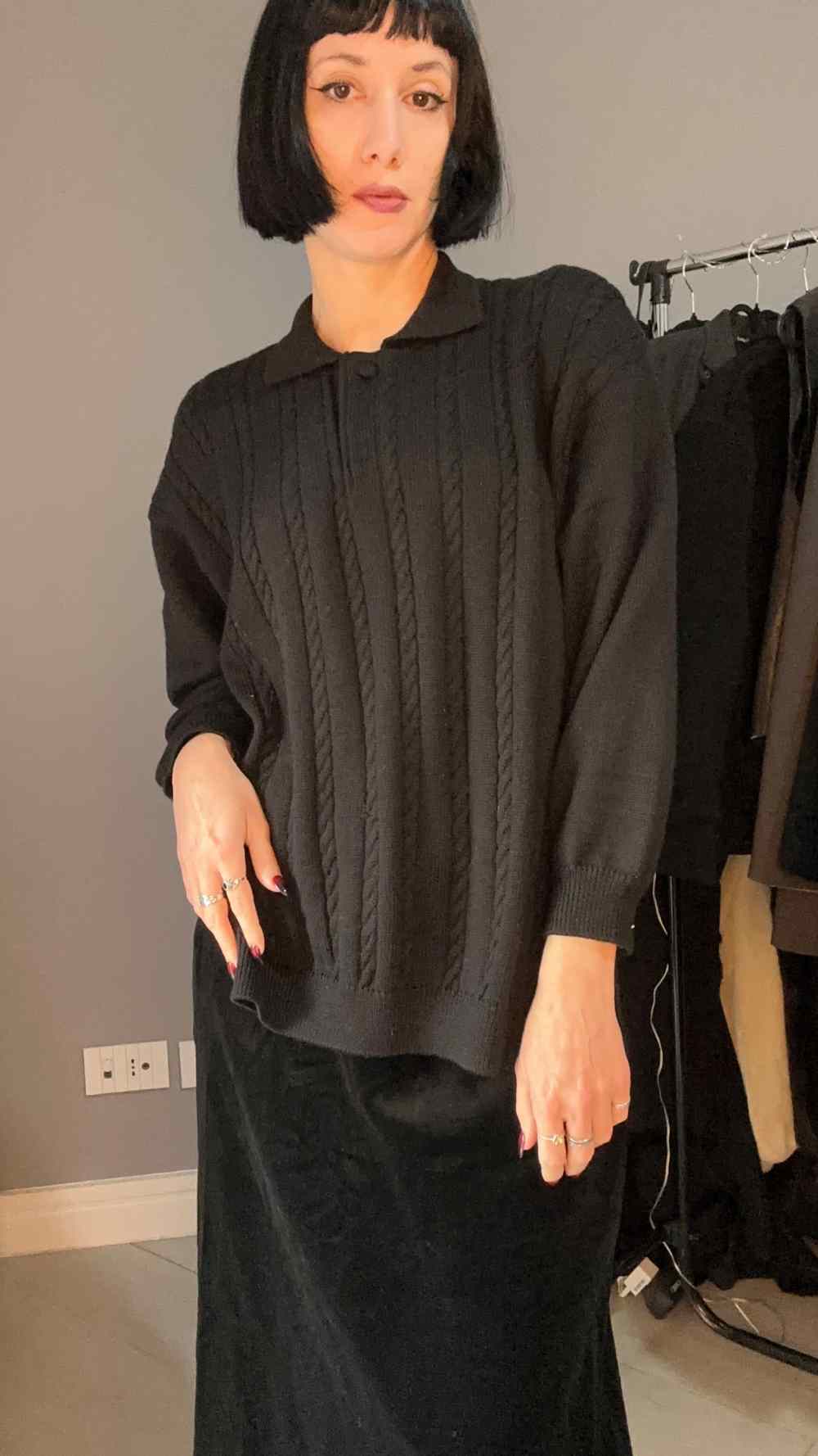 Maglione nero con colletto