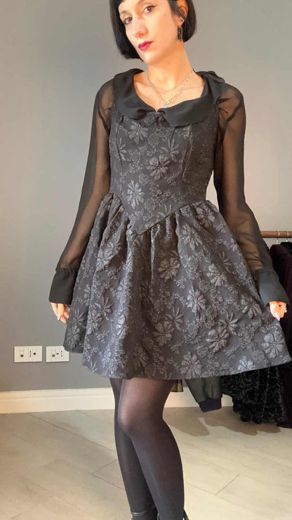 Abito nero con corpetto