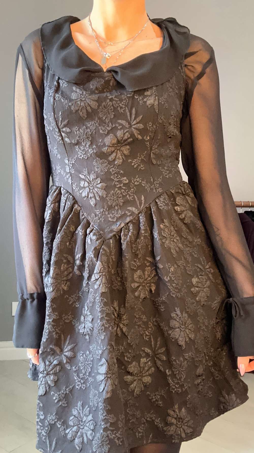 Abito nero con corpetto