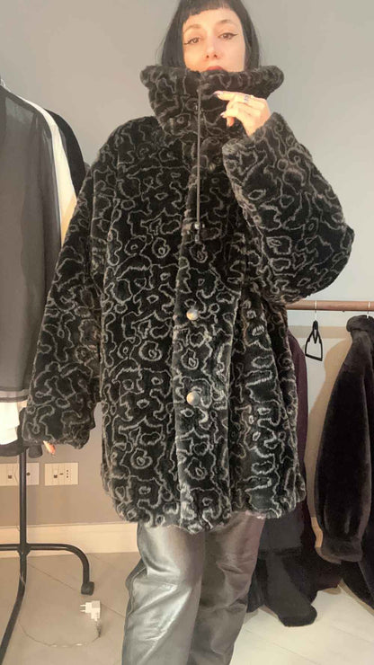 Pelliccia sintetica decorata