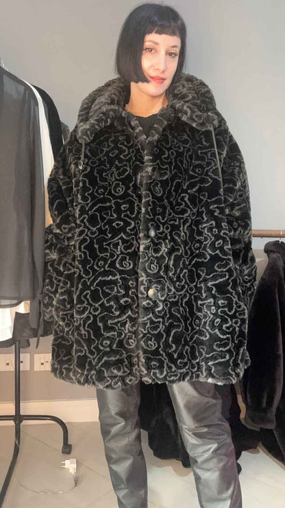 Pelliccia sintetica decorata