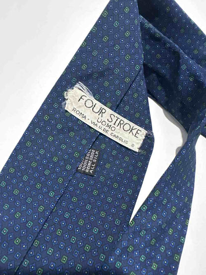 Cravatta blu in seta