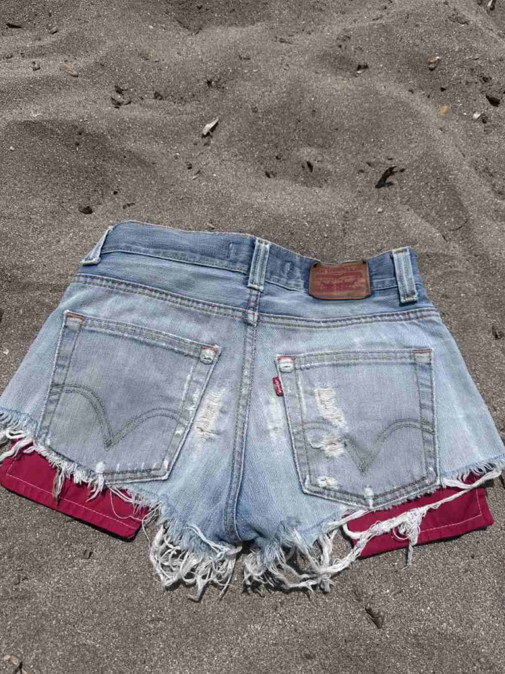 Shorts Levi’s con tasche rosse