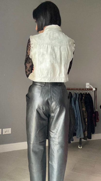 Smanicato in denim con borchie